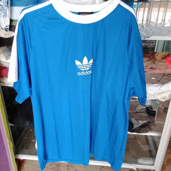 T-shirt Adidas Bleu Classique