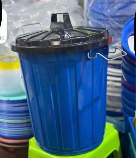 Poubelle avec couvercle hermétique