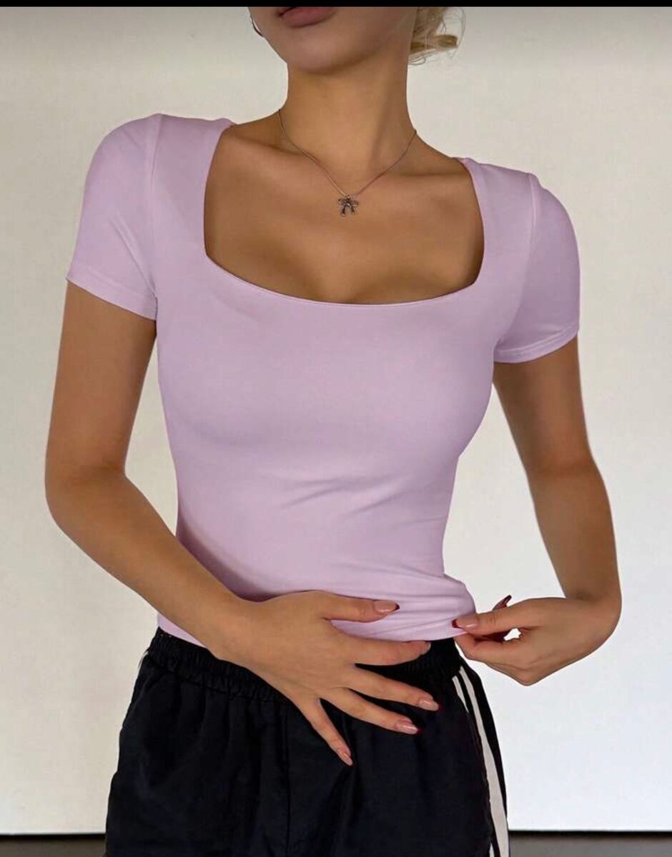 T-shirt col carré élégant