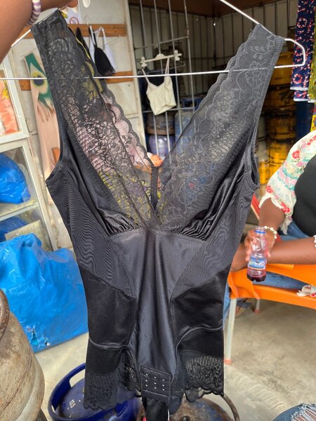 Body sweet noir en dentelle