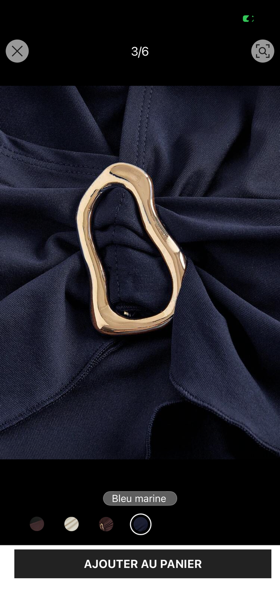 Chemise cintrée avec boucle dorée