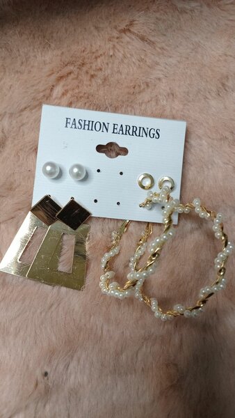 Ensemble de boucles d'oreilles tendance