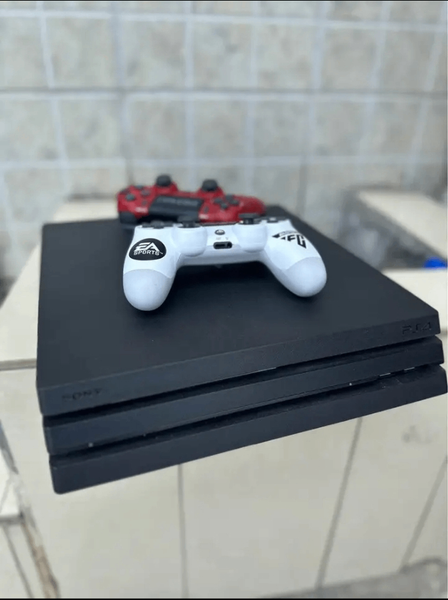 Console PS4 Pro + Manettes