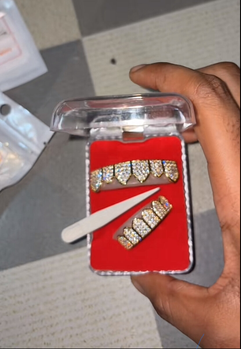 Grillz dorées strass