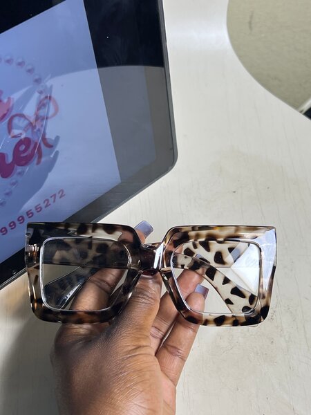 Lunettes de soleil à monture léopard