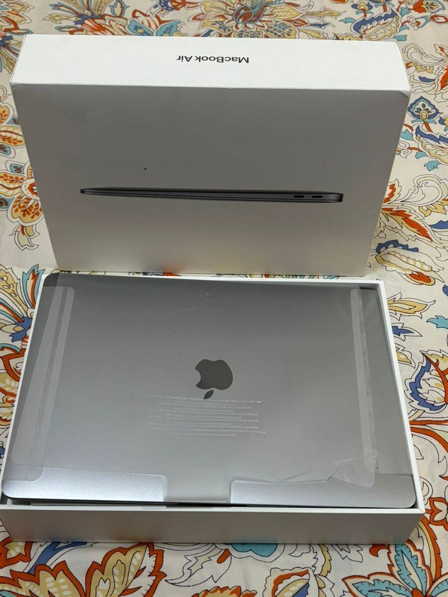 APLLLE MACBOOK AIRE ANNÉE 2020