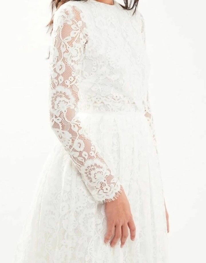 Robe en dentelle blanche