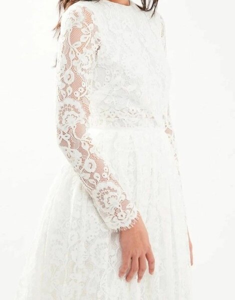 Robe en dentelle blanche