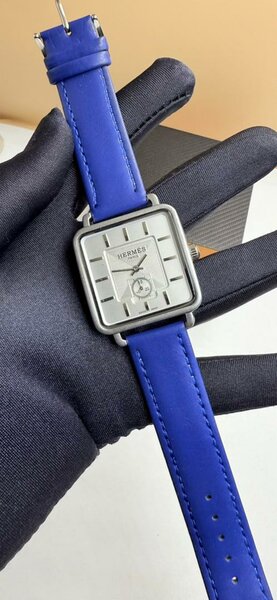 Montres carrées Hermes élégant