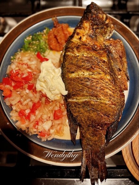 Poisson braisé avec attieke