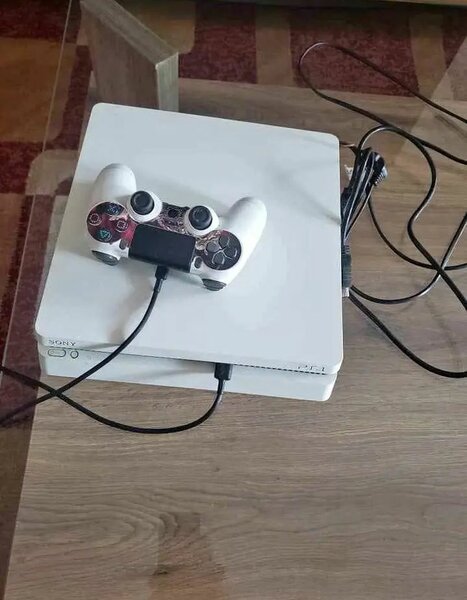 Console PS4 avec Manette et Jeu
