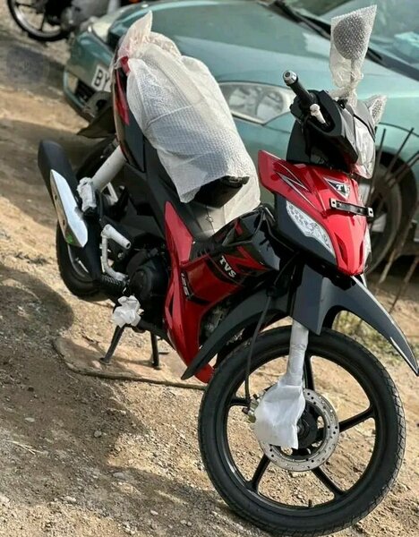 Moto rouge et noir neuve