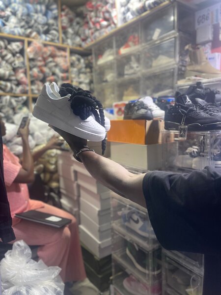 Air force blanche disponible