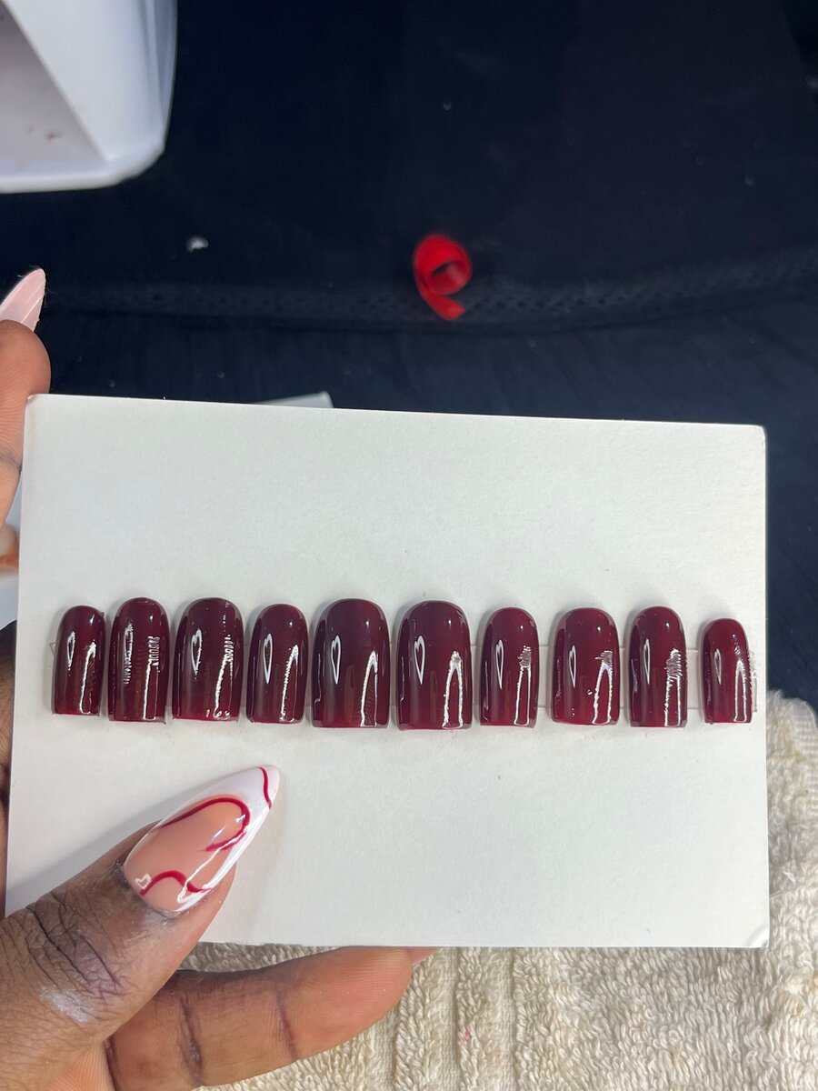 Press on nails