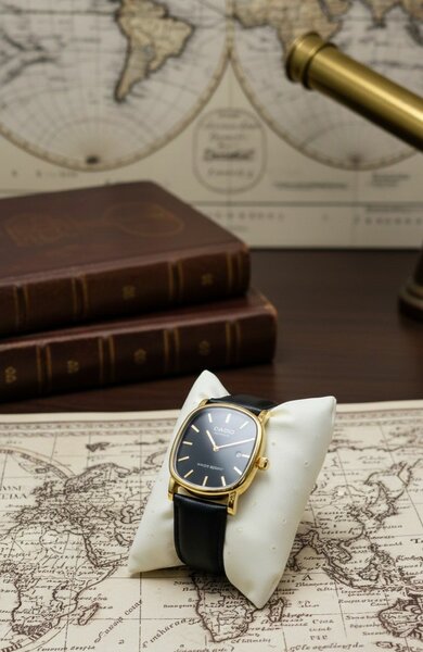 Montre élégante en cuir noir