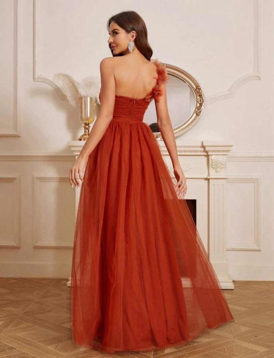 Шикарное вечернее платье