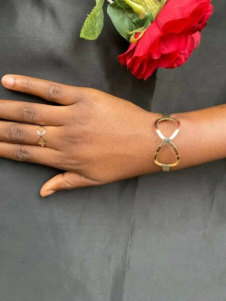 Bracelet et Bague en Or Élégants