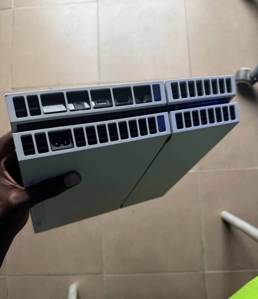 PS4 FAT ET UNE MANETTE 12.00