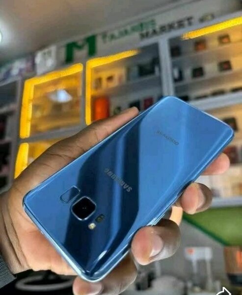 Samsung Galaxy S8 bleu élégant