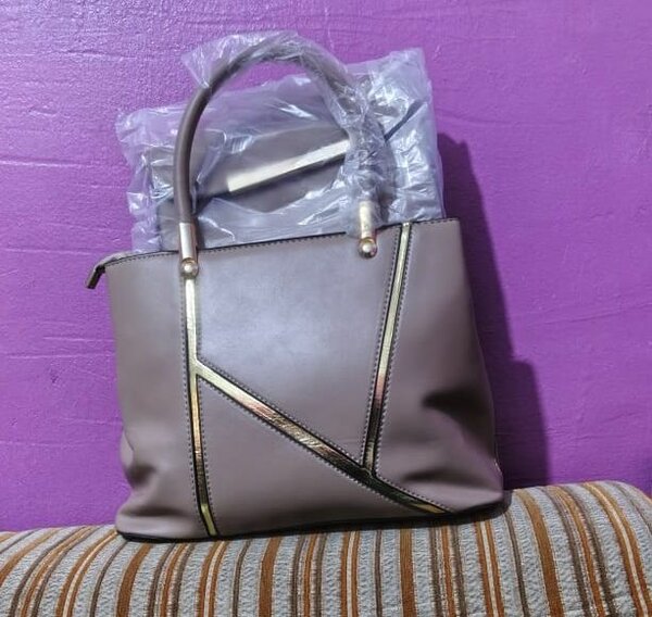 Sac à main femme en cuir gris
