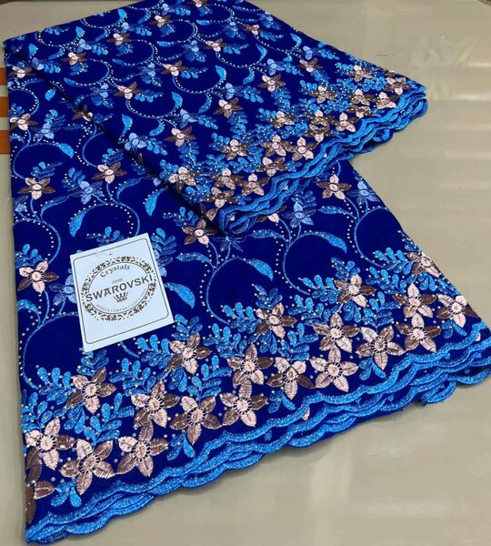 Tissu Brodé Swarovski Floral