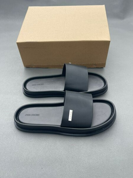 Claquettes noires Zara Origins