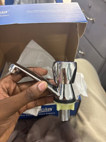 Robinet moderne chromé