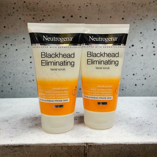 Nuetrogena Blackhead Eliminating facial scrub