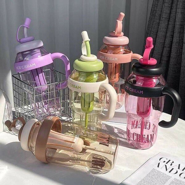 Bouteille 1300ml avec paille