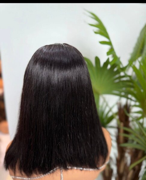 Perruque naturelle noire élégante