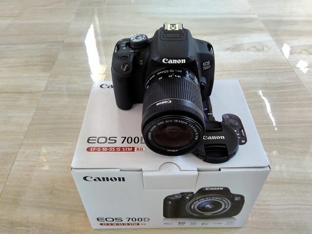 CANON 700D