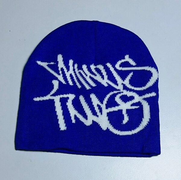 Bonnet bleu stylé graffiti