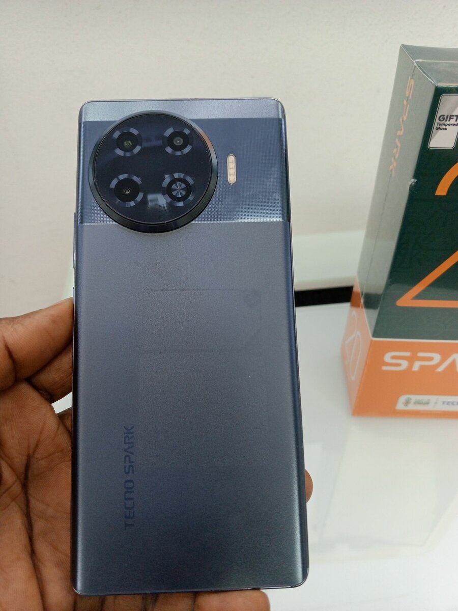 Tecno spark 20 pro plus