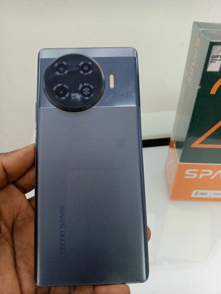 Tecno spark 20 pro plus