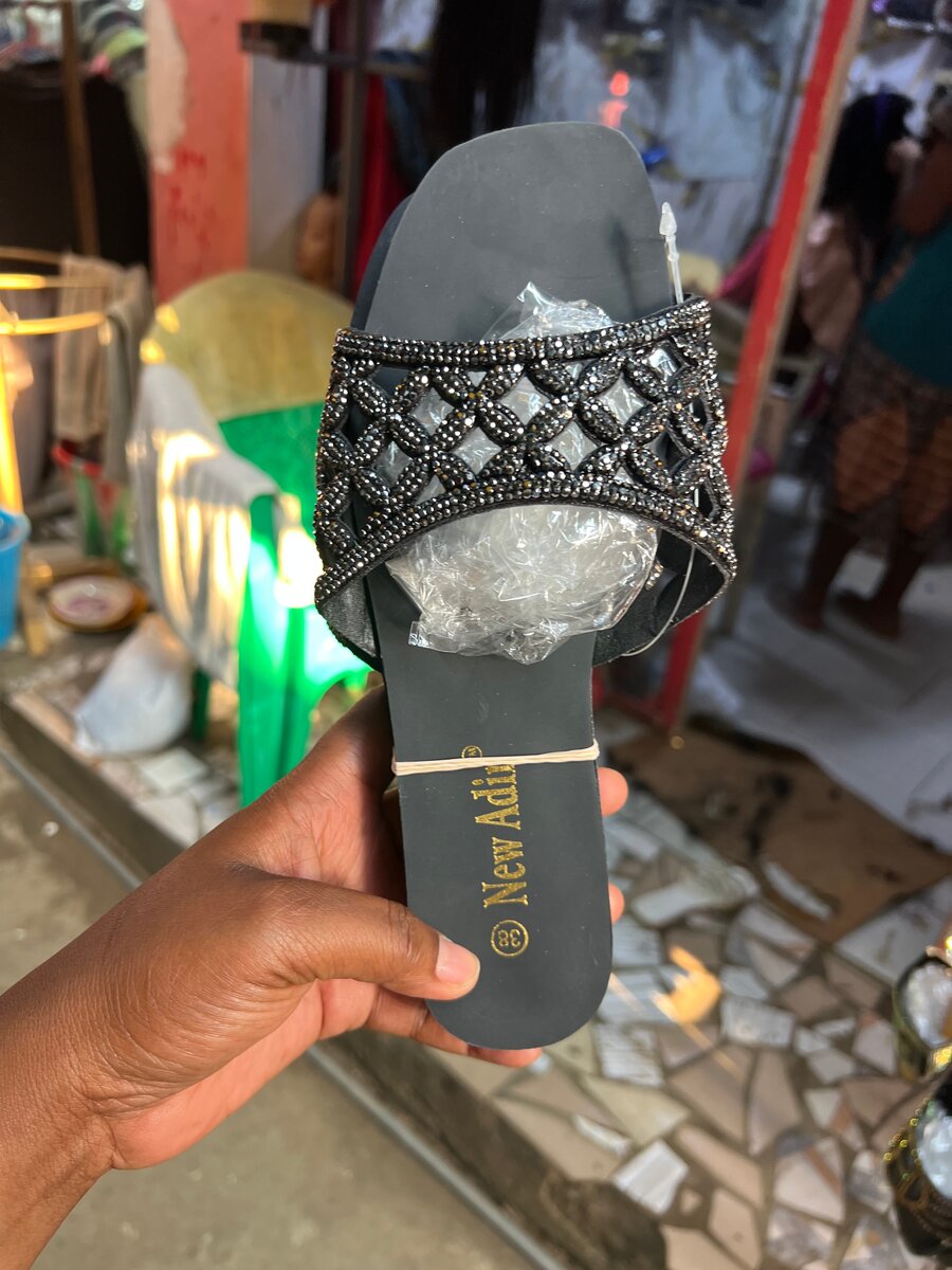 Sandales à strass élégantes