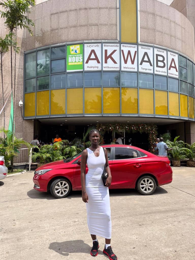 Robe Blanche Évasée Élégante