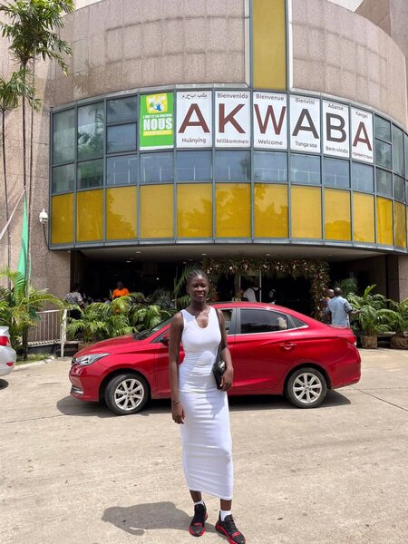 Robe Blanche Évasée Élégante