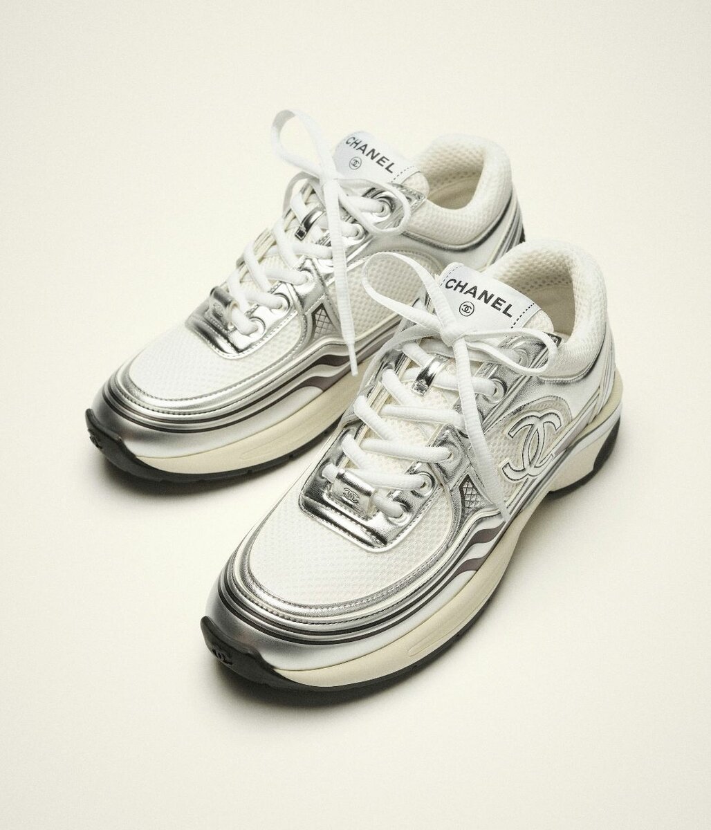 Baskets Chanel blanches et argentées