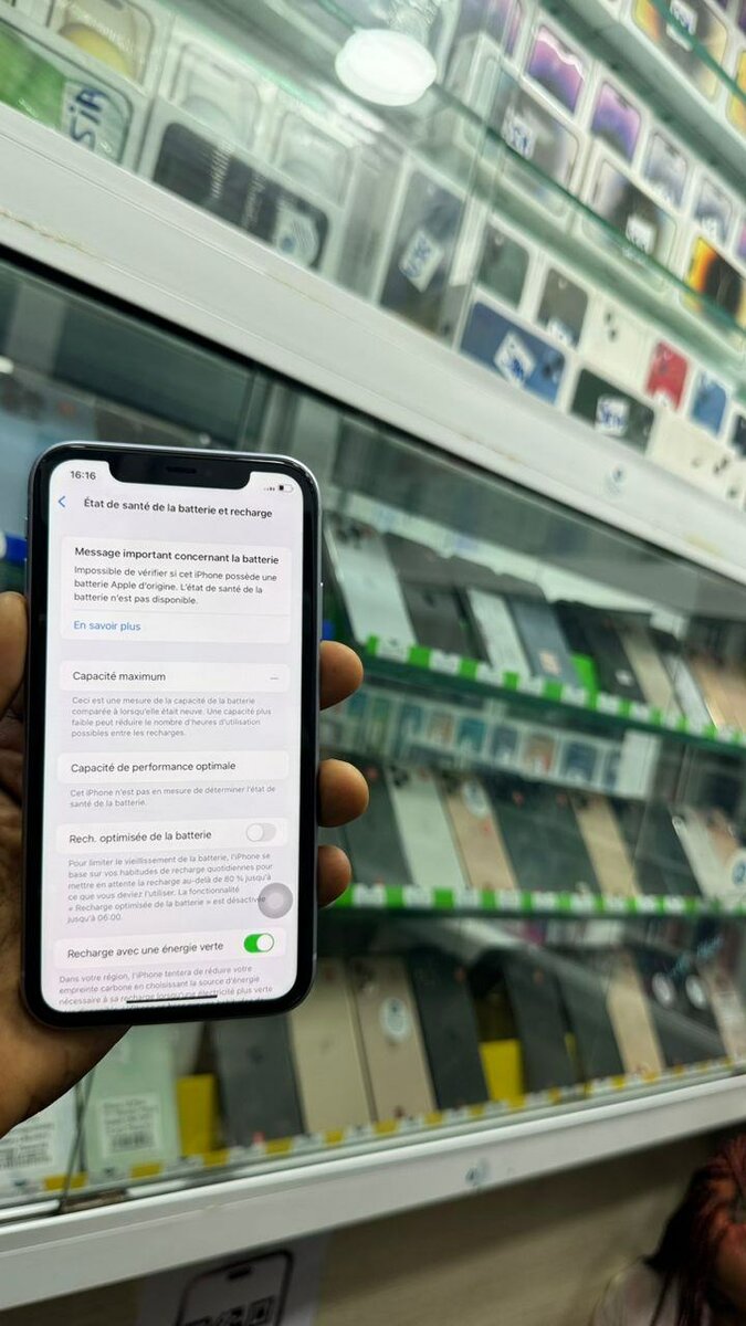 iPhone 11 64giga quasi neuf  Message batterie  Prix : 130.00