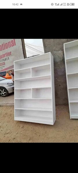 Bibliothèque blanche moderne