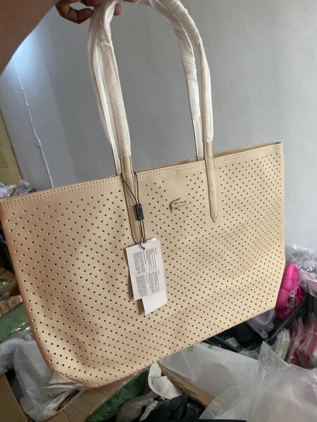 Sac à main perforé élégant