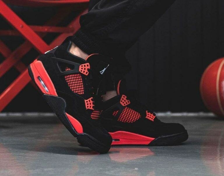 Jordan 4 Thunder Red