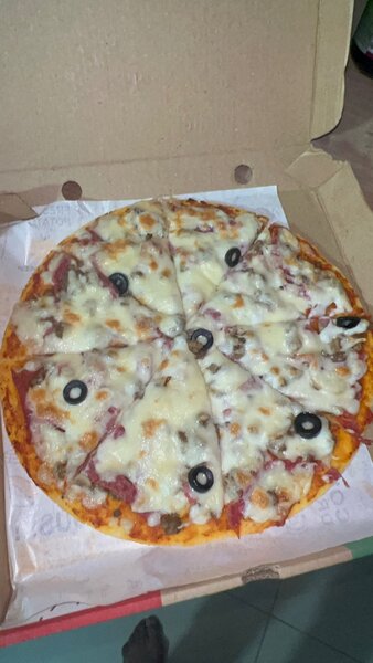 PIZZA ROYALE