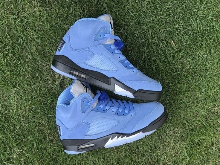 Jordan 5 university blue,comes boxed