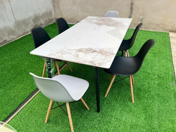 Ensemble table et chaises extérieur