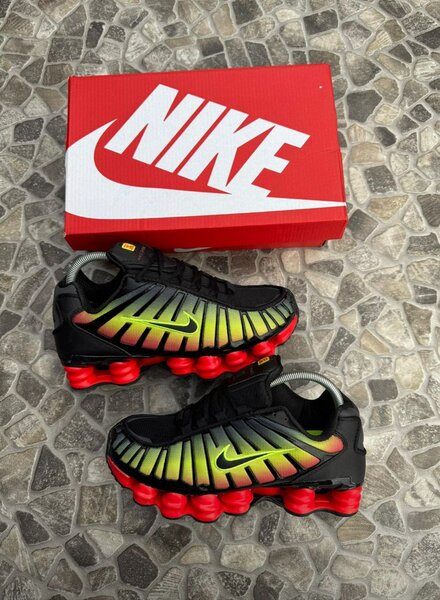 Nike Shox Sneakers Noirs