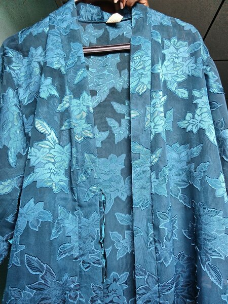 Kimono floral en dentelle