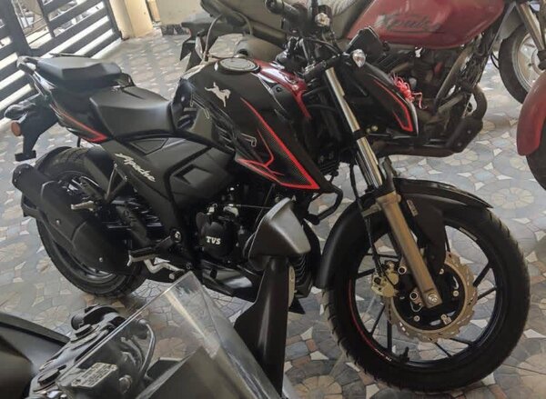 Moto Sport TVS Apache Puissante