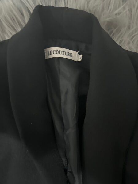 Medium size black blazer jacket