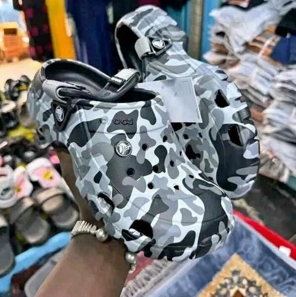 Crocs camouflage pour hommes et femmes